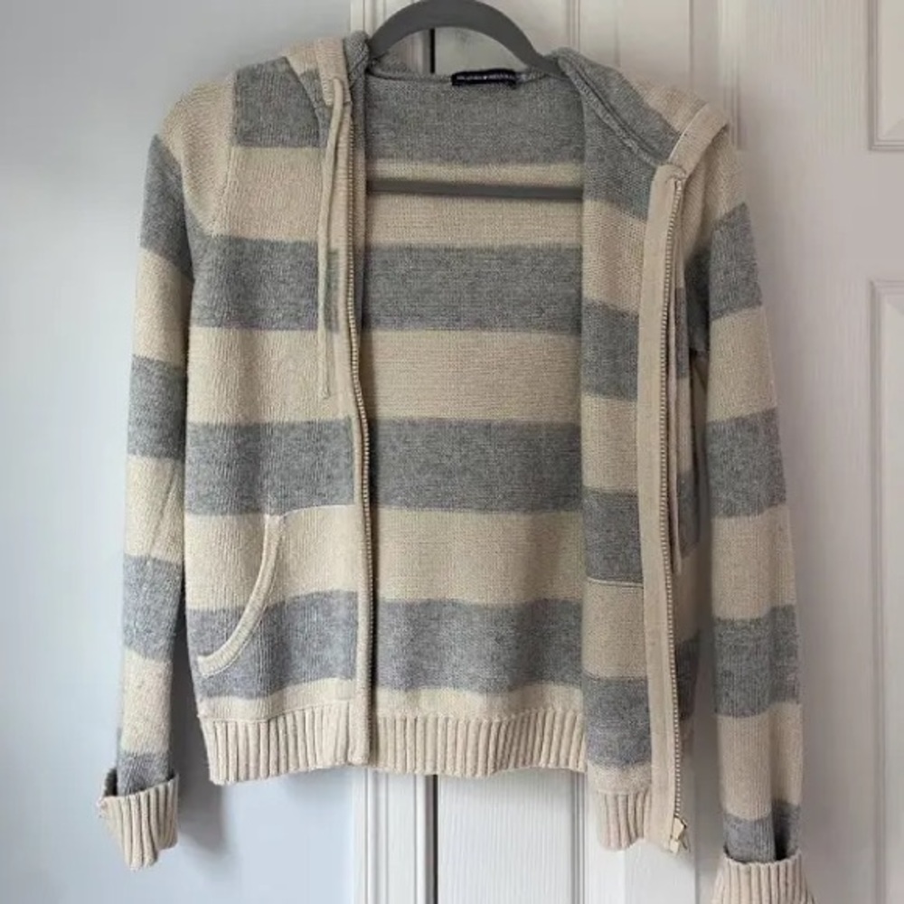 Brandy Melville Alana Zip Up Sweater!